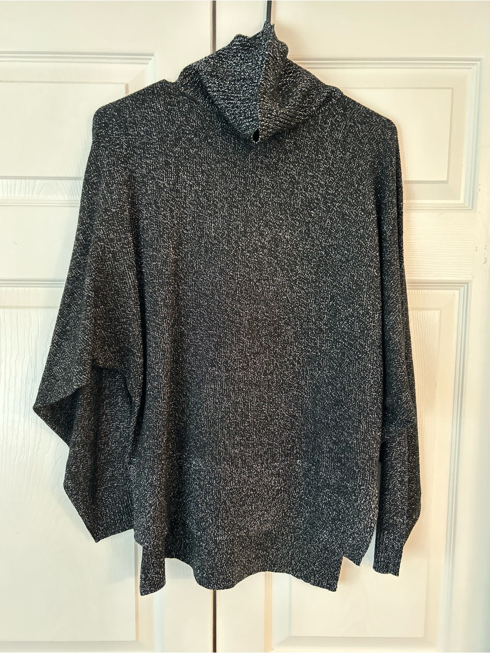NWOT Express Women’s Black Metallic Side Slit Turtleneck Tunic Sweater Size XS